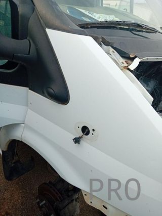 Aleta delantera derecha ford transit 201