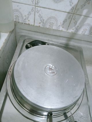 ,.OLLA AMC DIAM. 28 CM. ALTA 6,5 CM. CABEN 2 LITRO