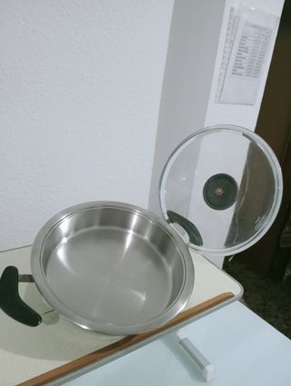 ,.OLLA AMC DIAM. 28 CM. ALTA 6,5 CM. CABEN 2 LITRO