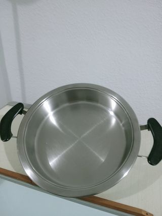 ,.OLLA AMC DIAM. 28 CM. ALTA 6,5 CM. CABEN 2 LITRO