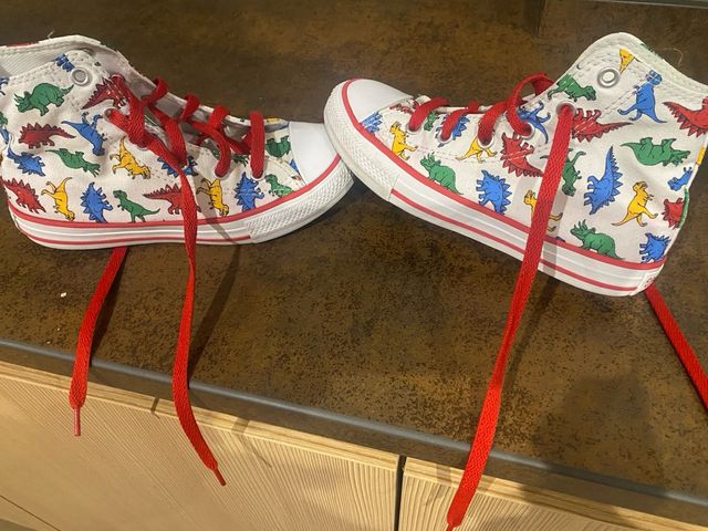 Converse blancas dinosaurios talla 33