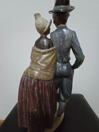 Lladró.Figura porcelana  "Bodas de oro" 36cm