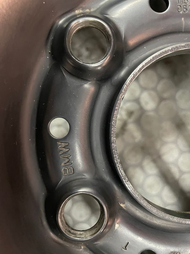 Llanta BMW 15"  para rueda de repuesto nueva.