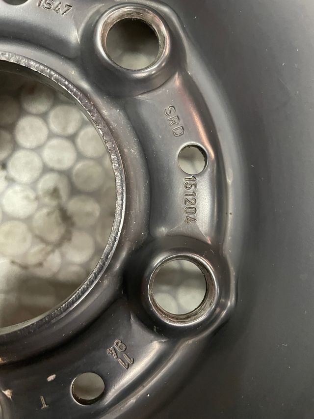 Llanta BMW 15"  para rueda de repuesto nueva.