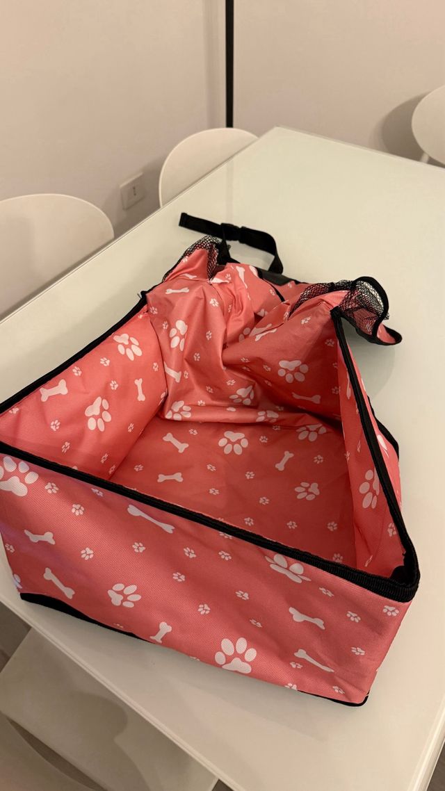 Trasportino auto cane rosa