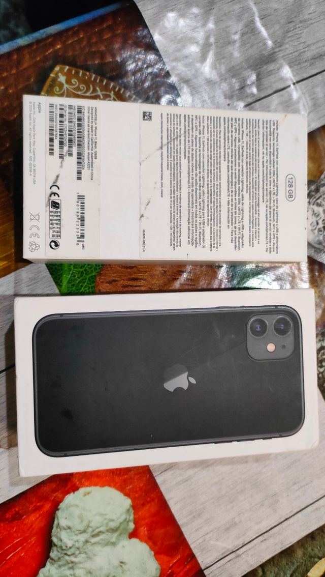 iPhone 11 (Apple) - Caja