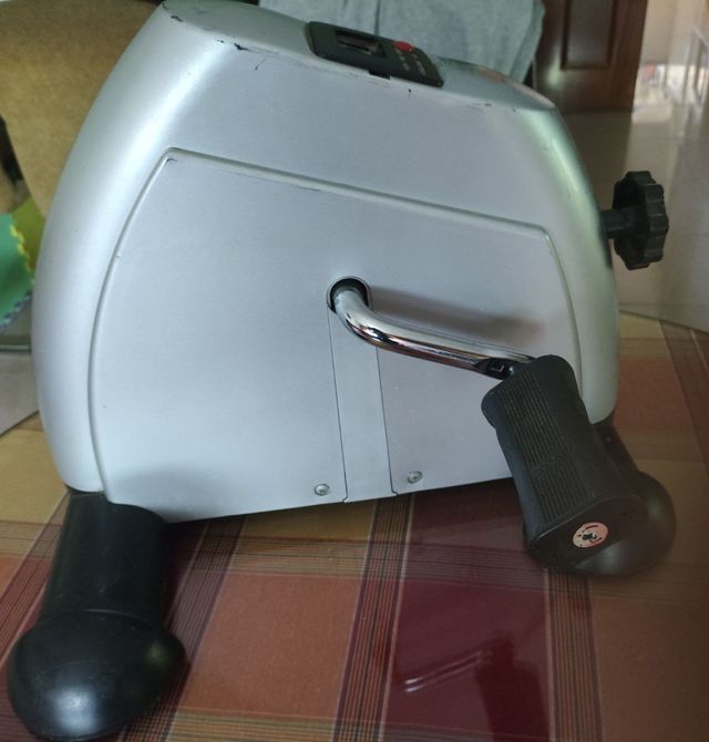 Máquina pedaleo ejercicio