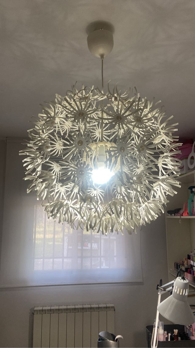 Lámpara colgante blanca estilo diente de león