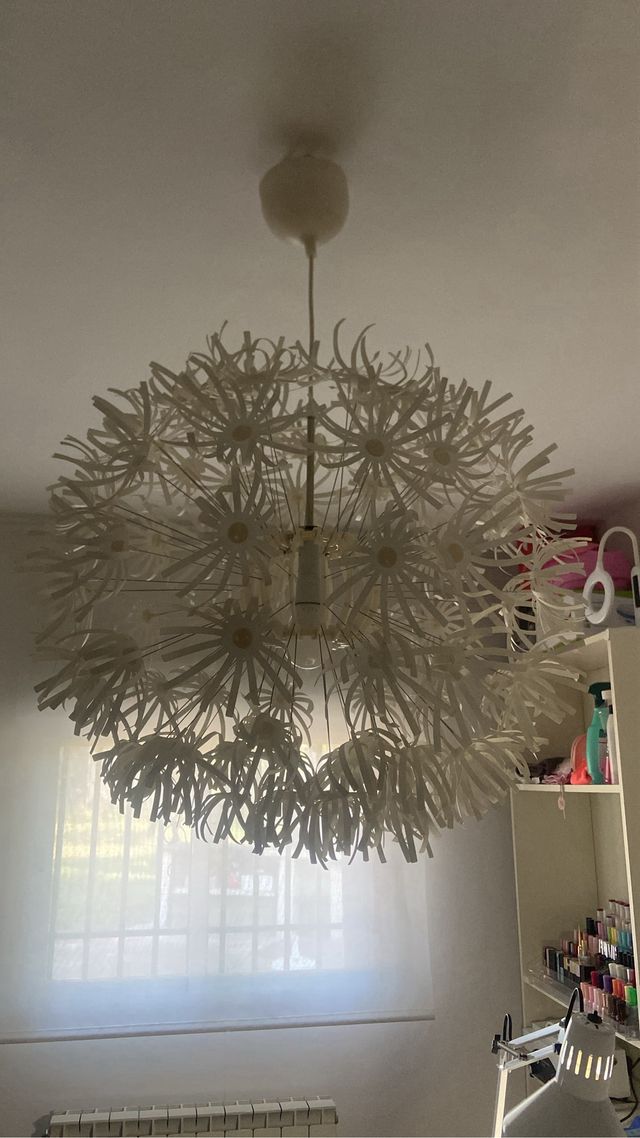 Lámpara colgante blanca estilo diente de león
