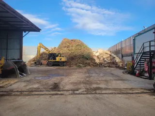 RECOGIDA DE PODA CON CAMION PULPO JARDINEROS, TALA