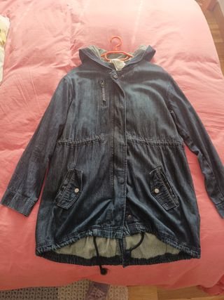 Chaqueta vaquera larga con capucha