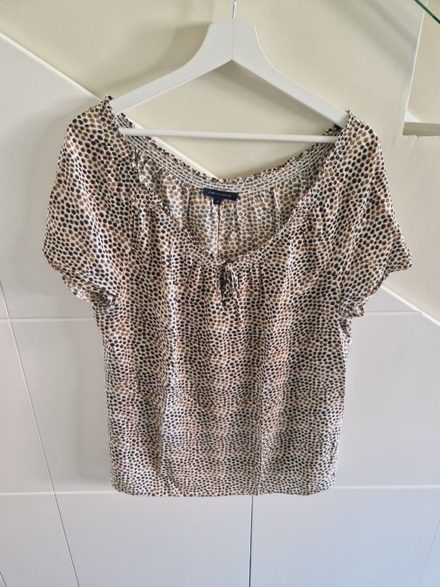Blusa Tommy Hilfiger marrón y blanca