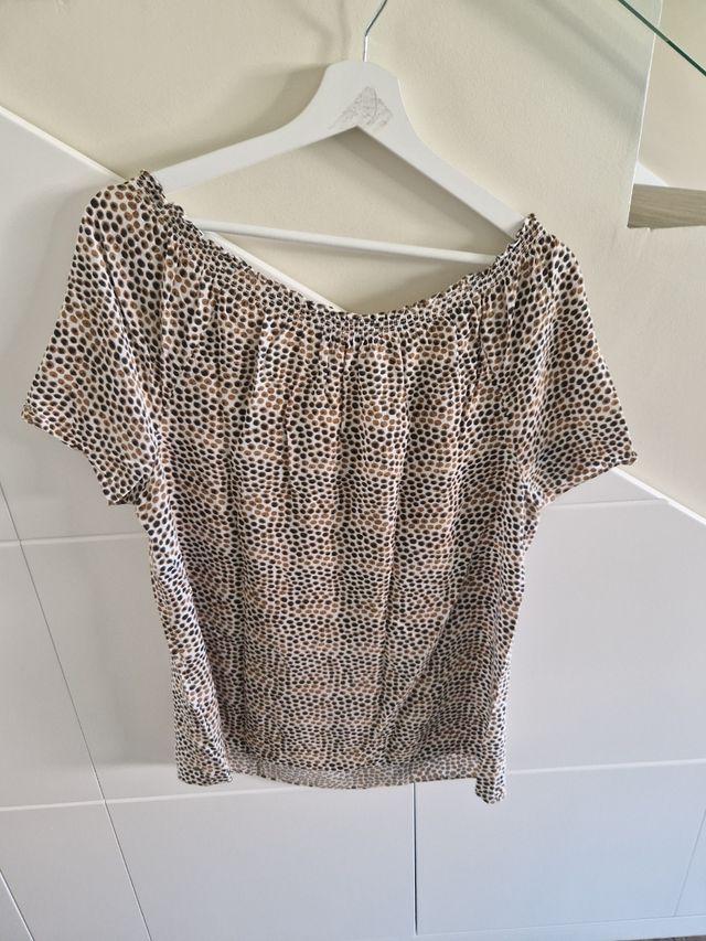 Blusa Tommy Hilfiger marrón y blanca