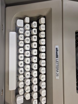 Olivetti Lettera 25 - Máquina de escribir