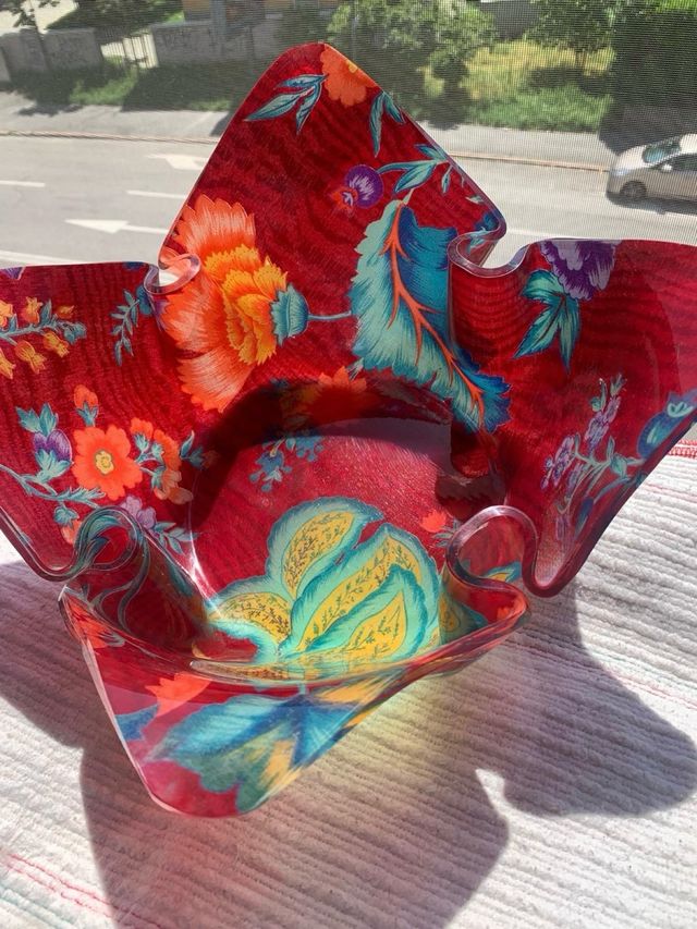 Ciotola in resina floreale