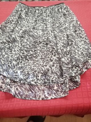 Falda midi MANGO - gris y blanco - talla 38