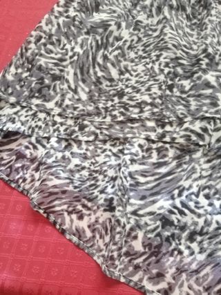 Falda midi MANGO - gris y blanco - talla 38