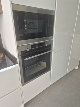 Horno AEG BEE435111M - Acero inoxidable