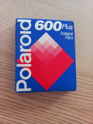 Polaroid Sun 660 Autofocus + Película 600 plus