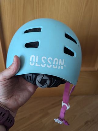 Casco Olsson & Brothers celeste niña