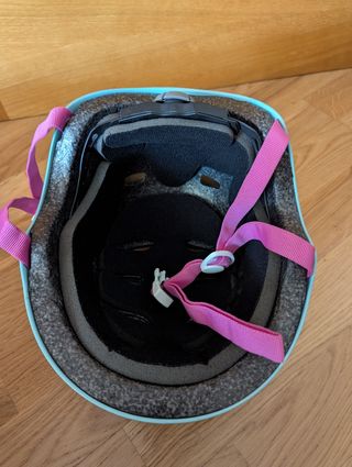 Casco Olsson & Brothers celeste niña