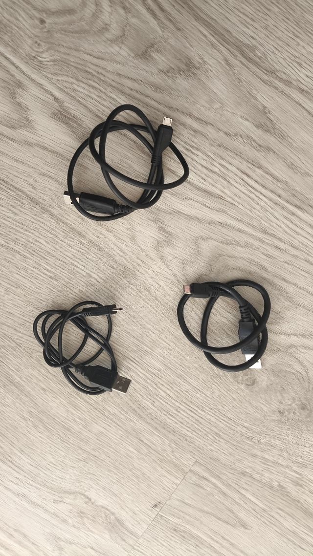 Pack Cables: Micro USB, Ethernet, HDMI + Pendrives