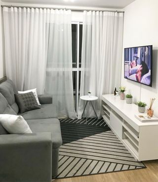 Cuidadora de niños y limpieza hogar