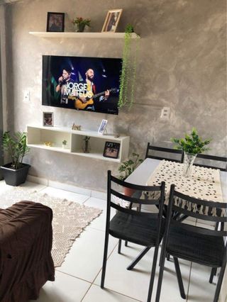 Cuidadora de niños y limpieza hogar