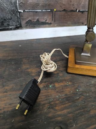 Antigua lámpara de despacho.