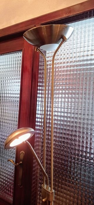 Lampara de pie metalica. LEER DESCRIPCIÓN.