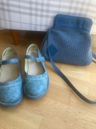 Manoletinas y bolso azul - Piel