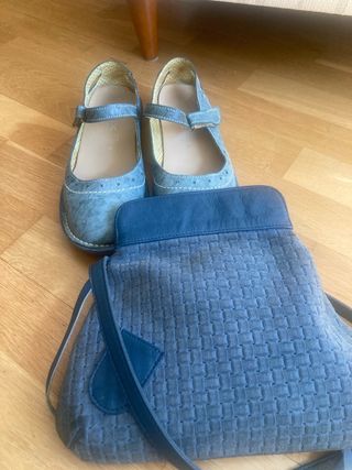Manoletinas y bolso azul - Piel