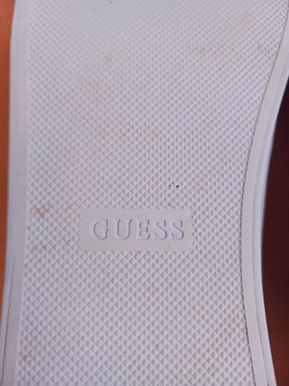 Zapatillas Guess rojas y blancas