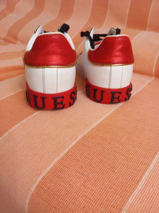 Zapatillas Guess rojas y blancas