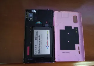 Teléfonos antiguos Nokia y LG