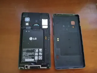 Teléfonos antiguos Nokia y LG