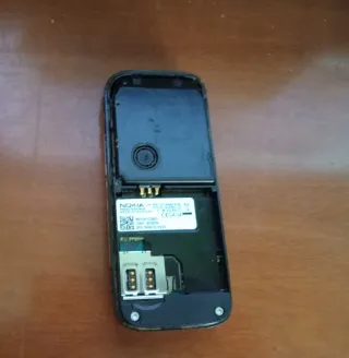 Teléfonos antiguos Nokia y LG