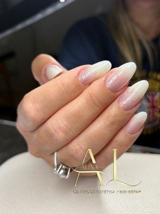 Uñas acrílicas - manicura extensiones de pestañas