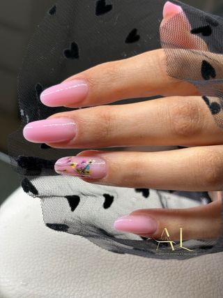 Uñas acrílicas - manicura extensiones de pestañas