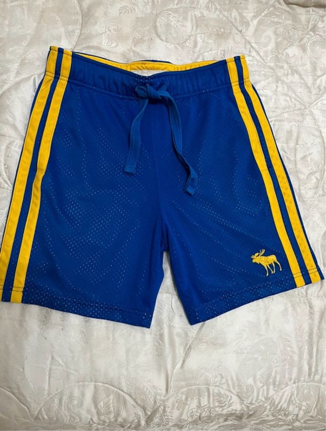 Shorts Abercrombie blu e gialli