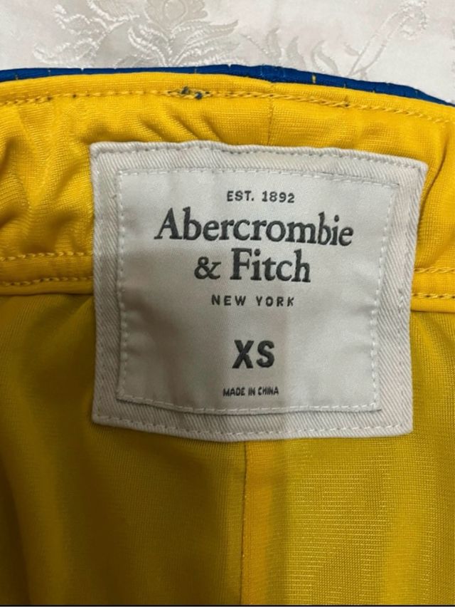 Shorts Abercrombie blu e gialli