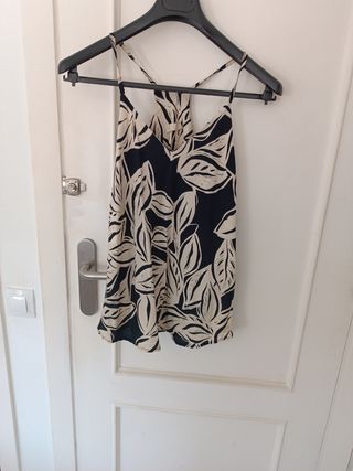 Top negro y beige estampado