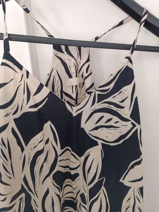Top negro y beige estampado