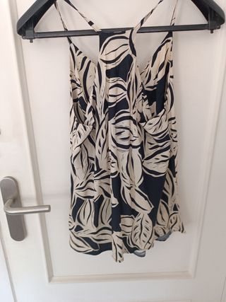Top negro y beige estampado