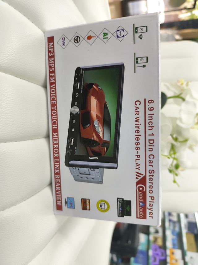 Radio para auto 6.9" con pantalla táctil