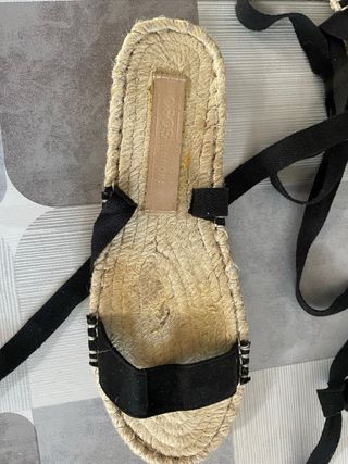 Sandalias planas atadas al tobillo - 39