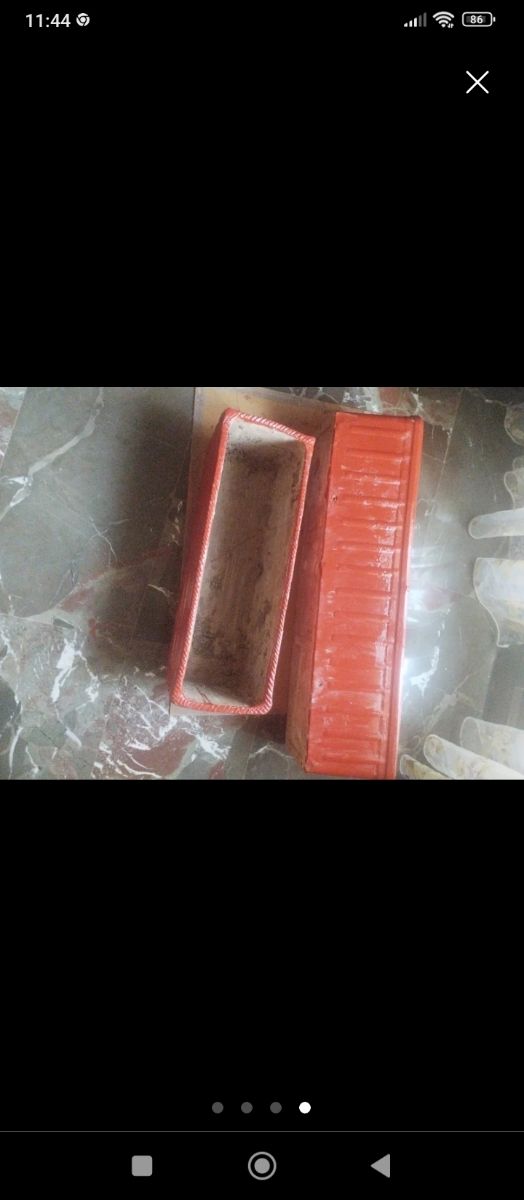 Lote macetón y dos jardinerss