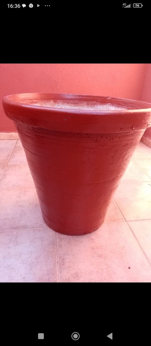 Lote macetón y dos jardinerss