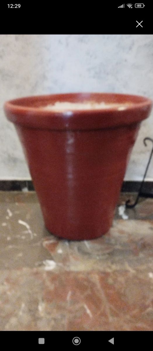 Lote macetón y dos jardinerss