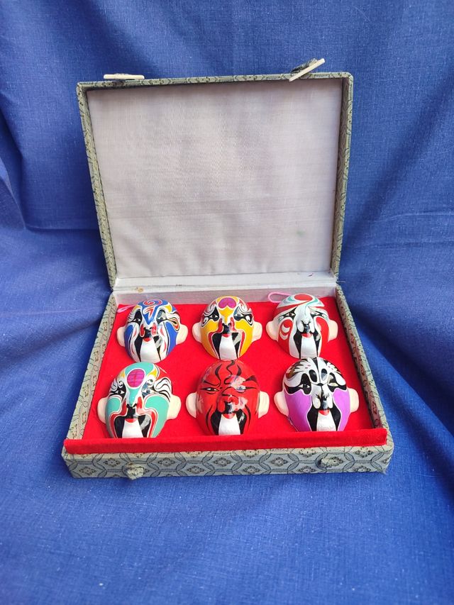 Estojo vintage de máscaras de ópera